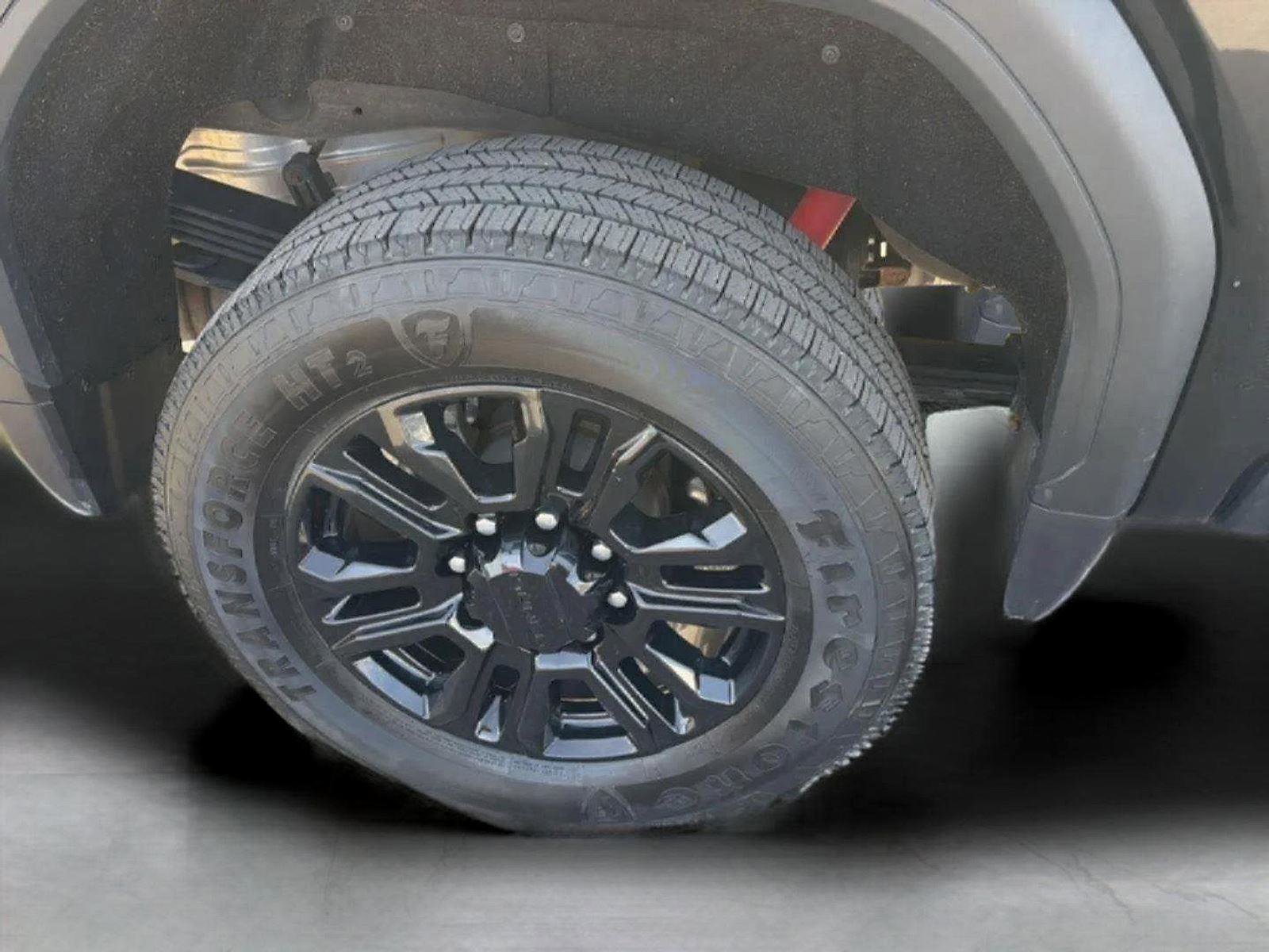 Used 2022 GMC Sierra 2500 Denali w/ Denali Black Diamond Edition image 18