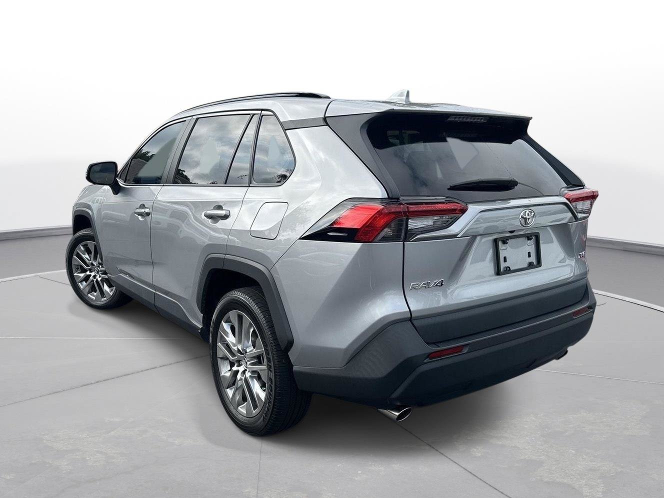 Certified 2020 Toyota RAV4 XLE Premium FWD image 8