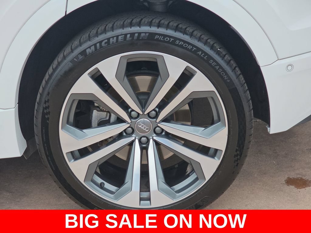 Used 2019 Audi Q8 Premium Plus w/ Premium Plus AWD/4WD image 38