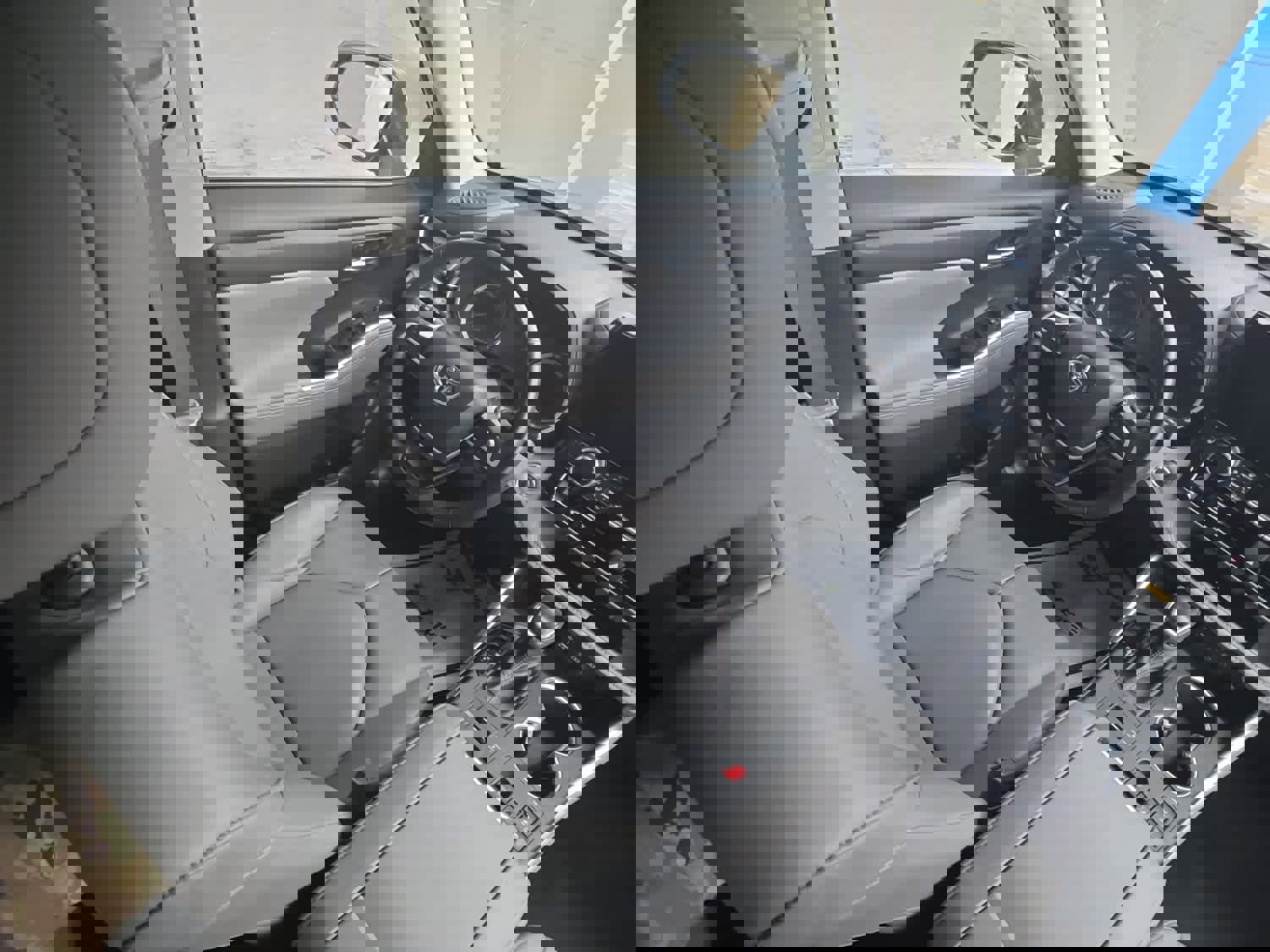 Used 2023 Toyota Highlander XLE image 16