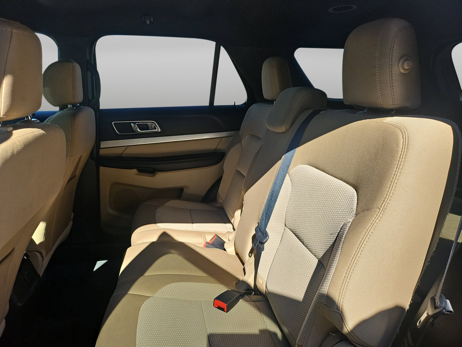 Used 2017 Ford Explorer XLT AWD/4WD image 40