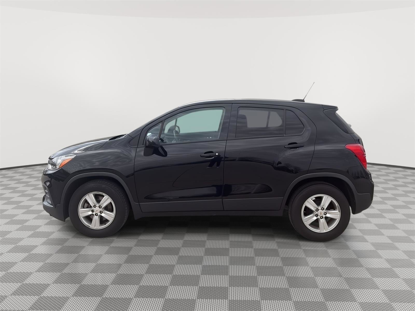 Used 2020 Chevrolet Trax LS w/ Tint and Cruise Package FWD image 7