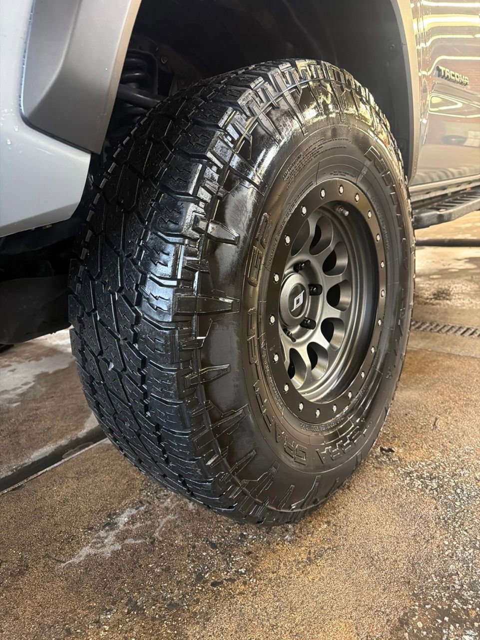 Used 2019 Toyota Tacoma TRD Off-Road w/ TRD Premium Off Road Package AWD/4WD image 10