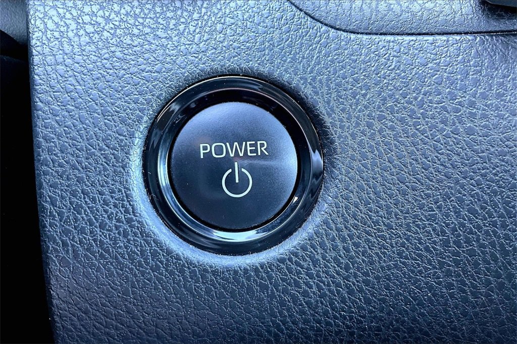 Used 2025 Toyota Camry SE image 30