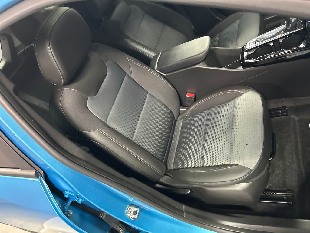 Used 2025 Chevrolet Trax LT w/ Sunroof Package image 26