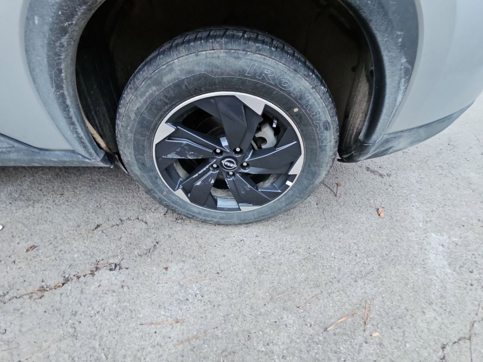 Used 2025 Nissan Rogue SV image 8