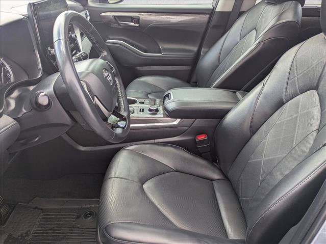 Used 2022 Toyota Highlander Platinum AWD/4WD image 24
