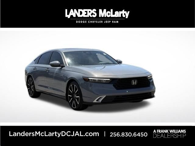 Used 2023 Honda Accord Touring image 1