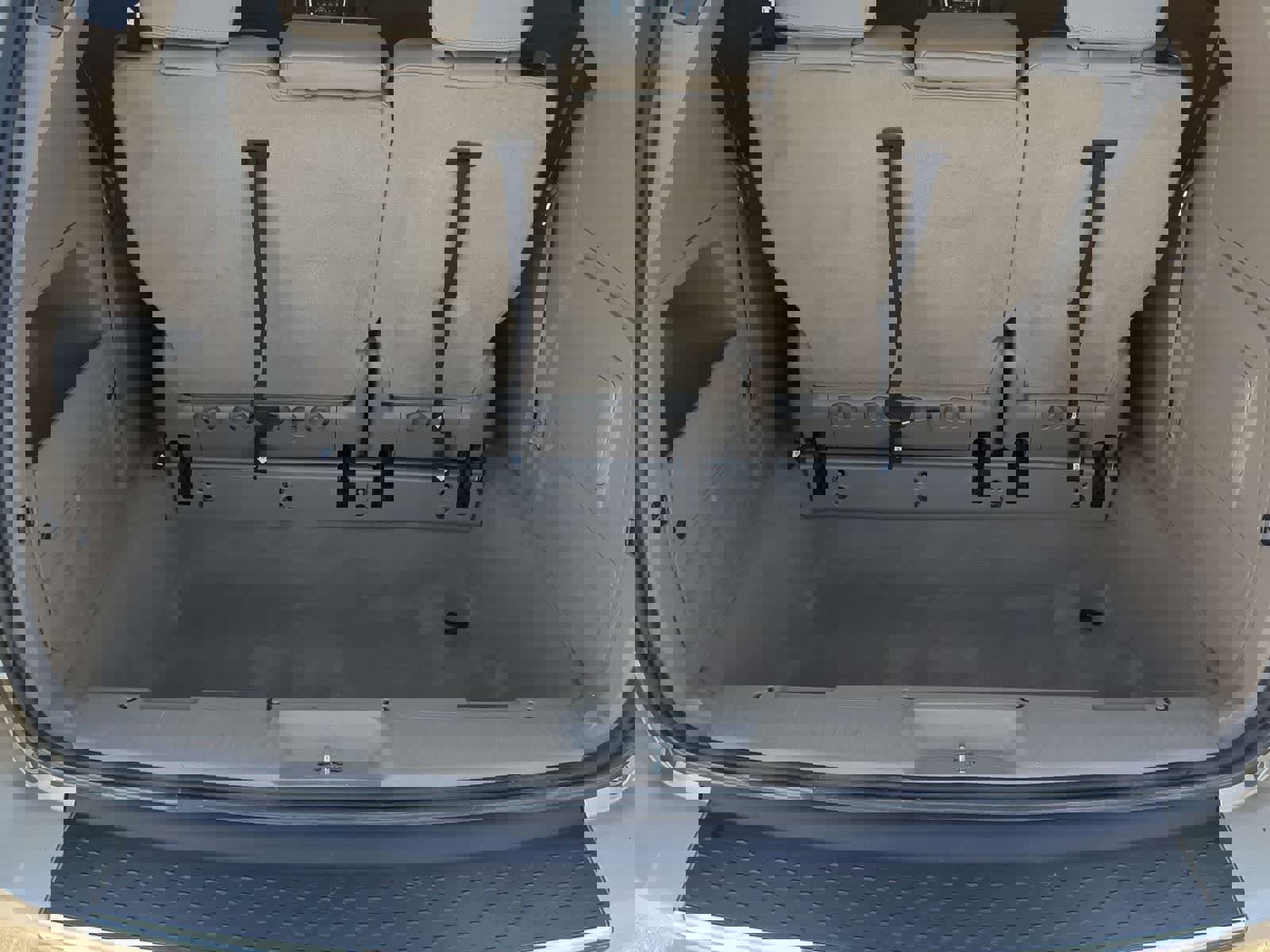 Used 2013 Chrysler Town & Country Touring image 30