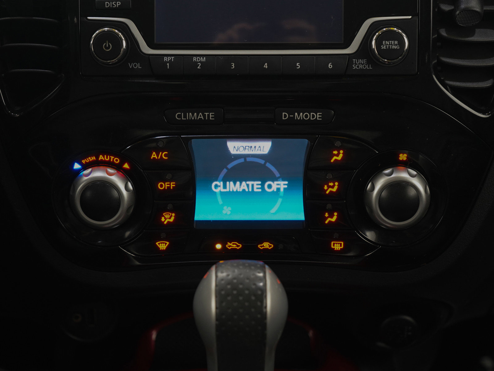 Used 2015 Nissan Juke SV w/ Cold Weather Package image 16