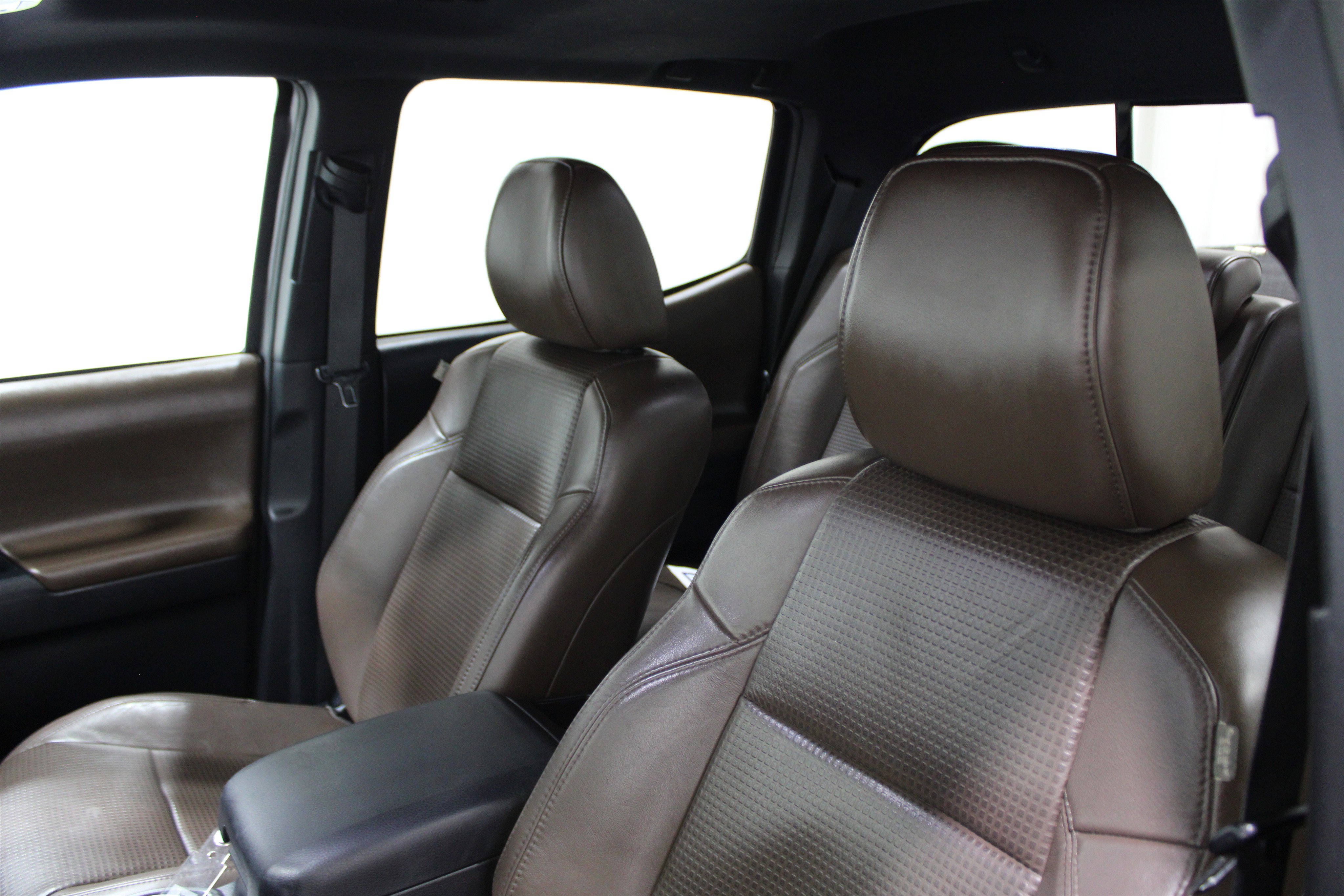 Used 2016 Toyota Tacoma Limited image 4