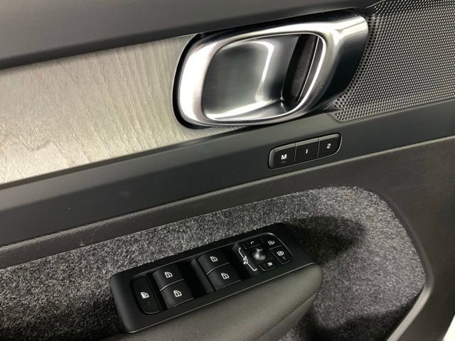 Certified 2023 Volvo XC40 B5 Plus w/ Climate Package image 27