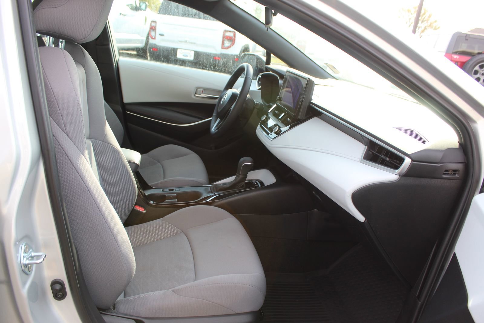 Used 2024 Toyota Corolla SE image 11