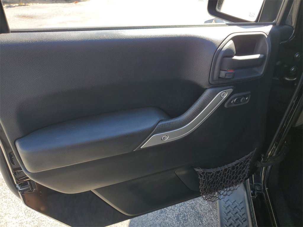 Used 2015 Jeep Wrangler Unlimited Sahara image 19