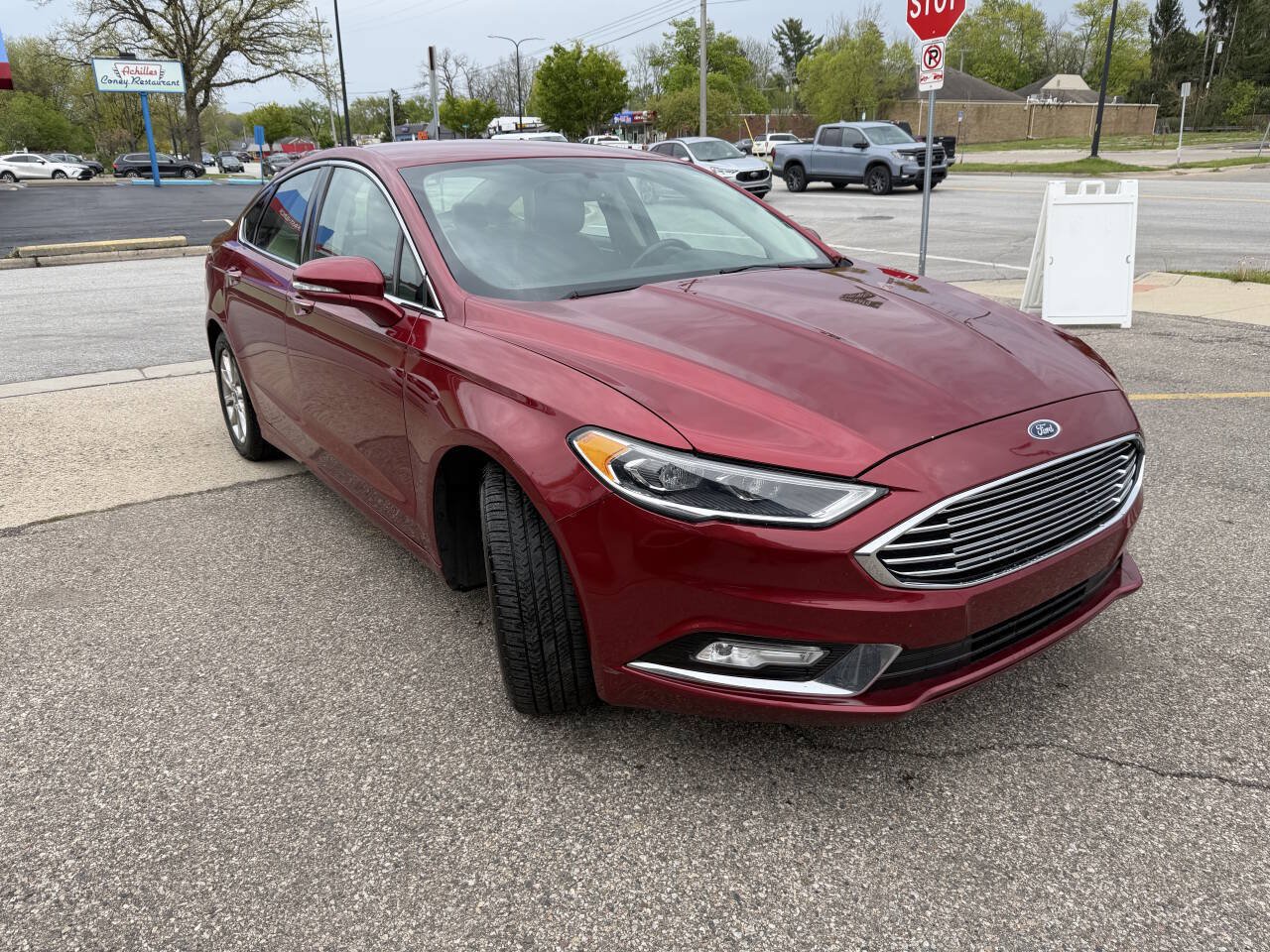 Used 2017 Ford Fusion SE w/ Fusion SE Technology Package FWD image 5