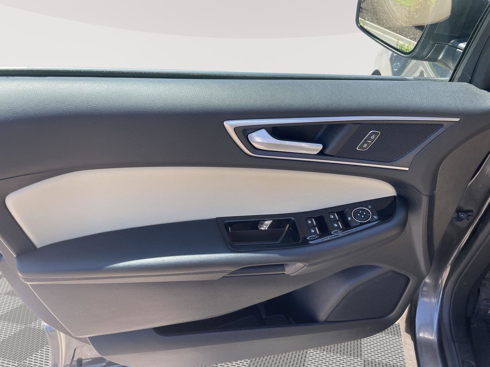 Used 2020 Ford Edge SEL FWD image 19