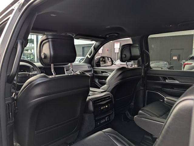 Used 2024 Jeep Wagoneer Series III AWD/4WD image 15
