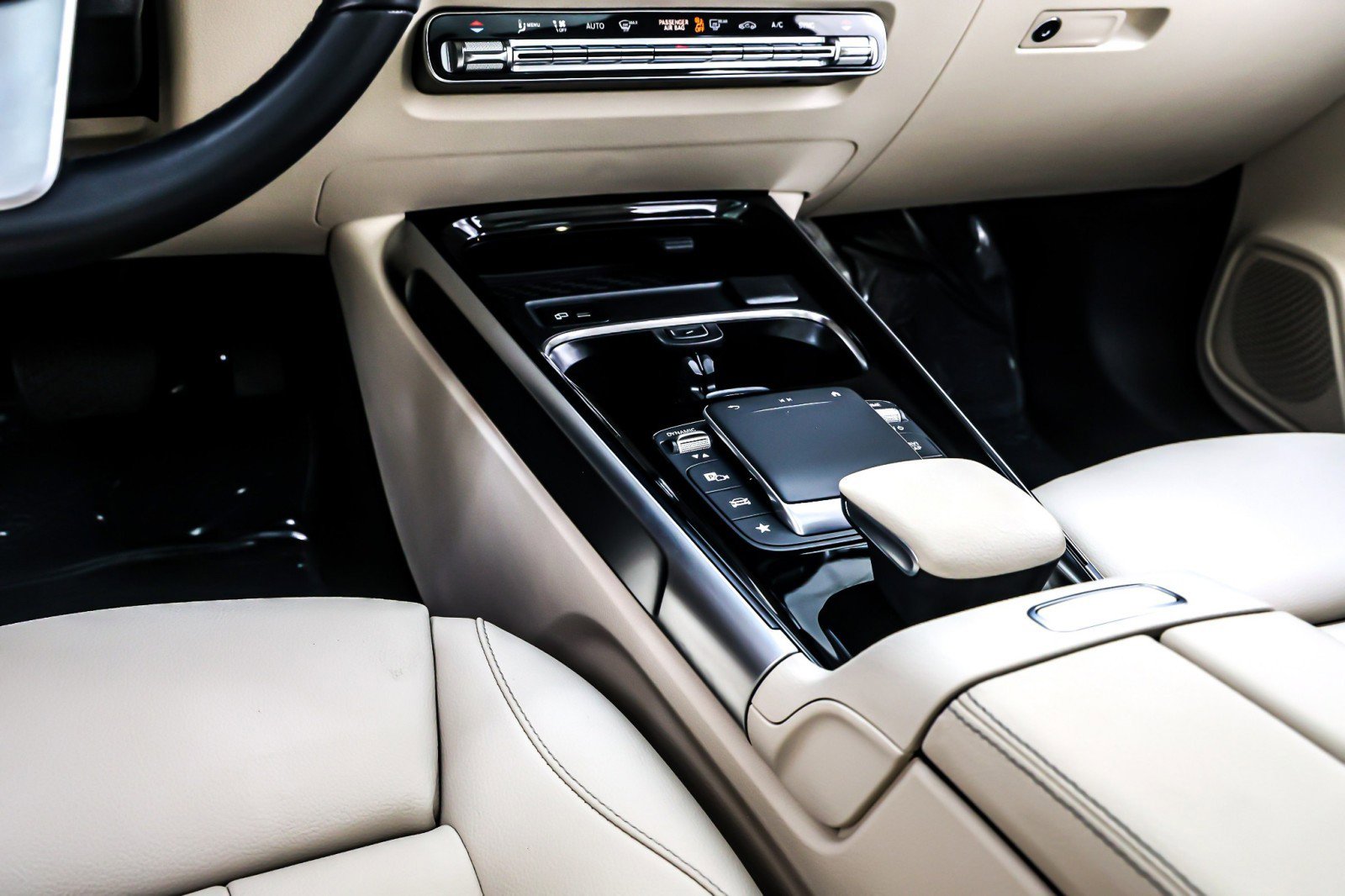 Used 2021 Mercedes-Benz GLB 250 4MATIC image 7