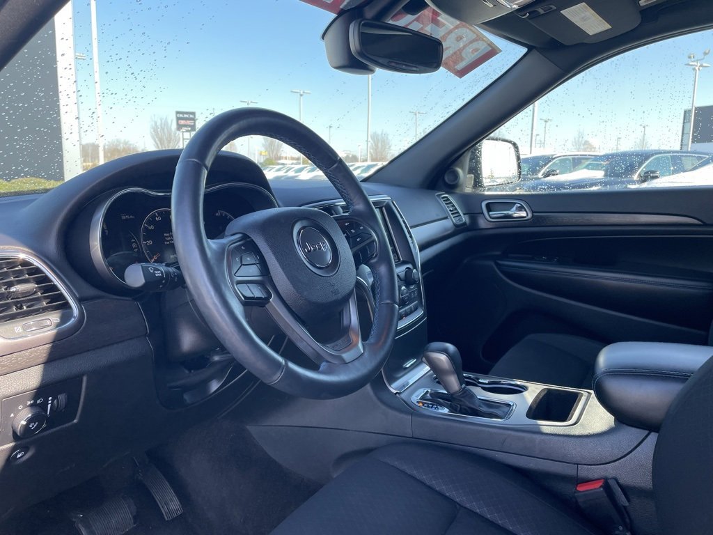 Used 2018 Jeep Grand Cherokee Laredo image 8