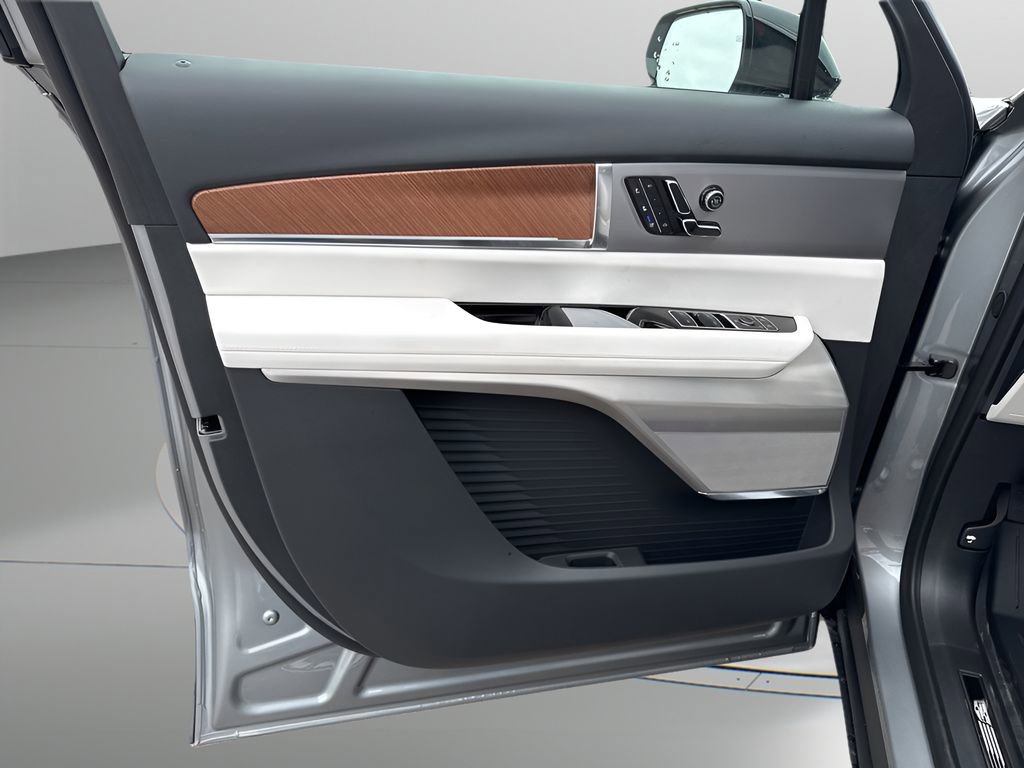 Used 2026 Cadillac Vistiq Luxury w/ LPO, Floor Liner Package image 24