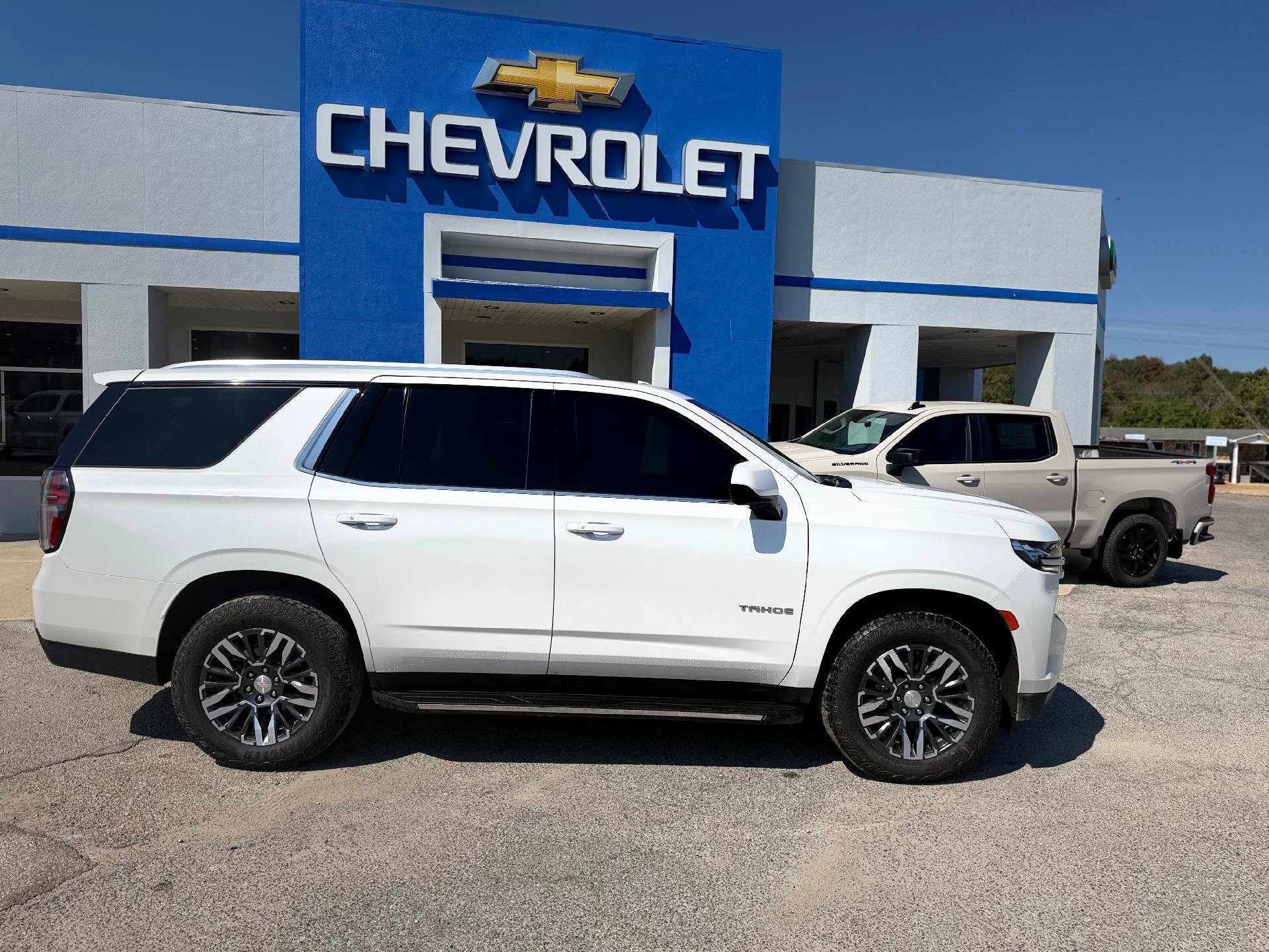Used 2023 Chevrolet Tahoe LT AWD/4WD image 2