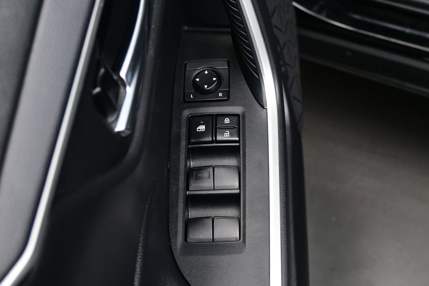 Used 2020 Toyota RAV4 XLE AWD/4WD image 10