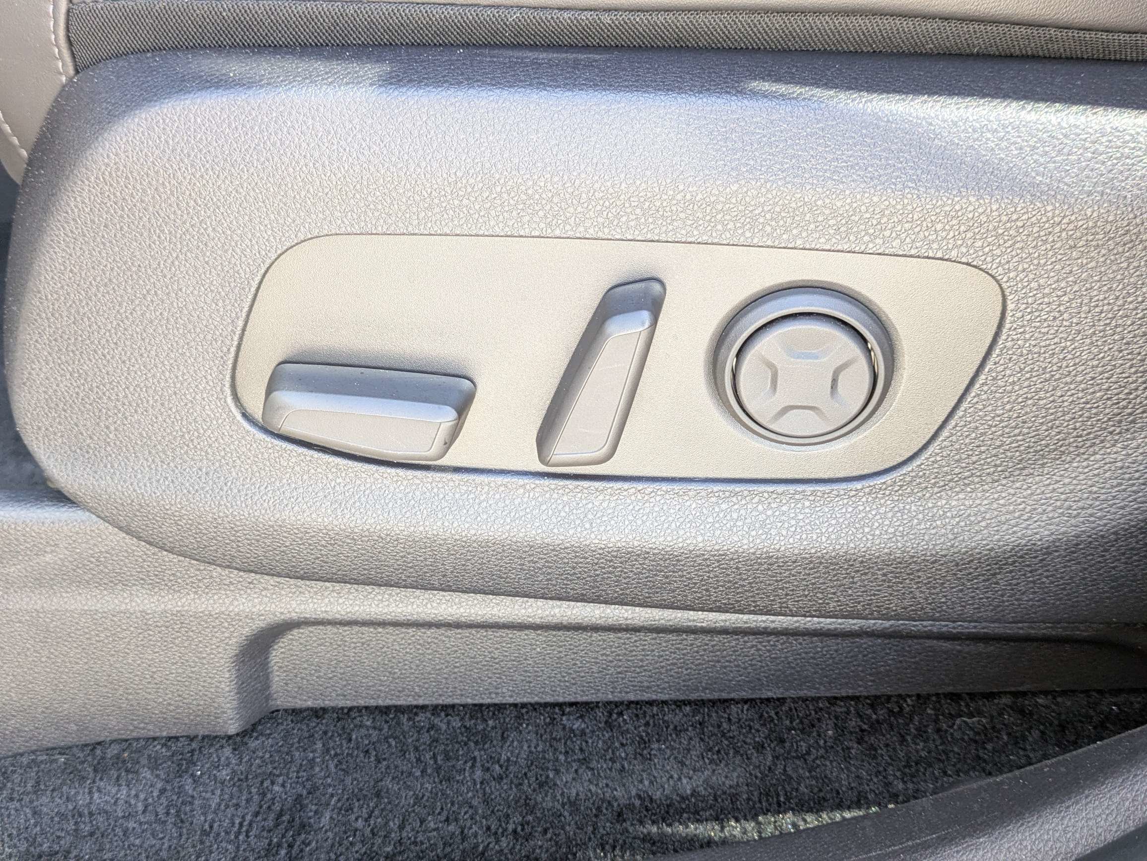 Certified 2025 Kia Carnival EX FWD image 24