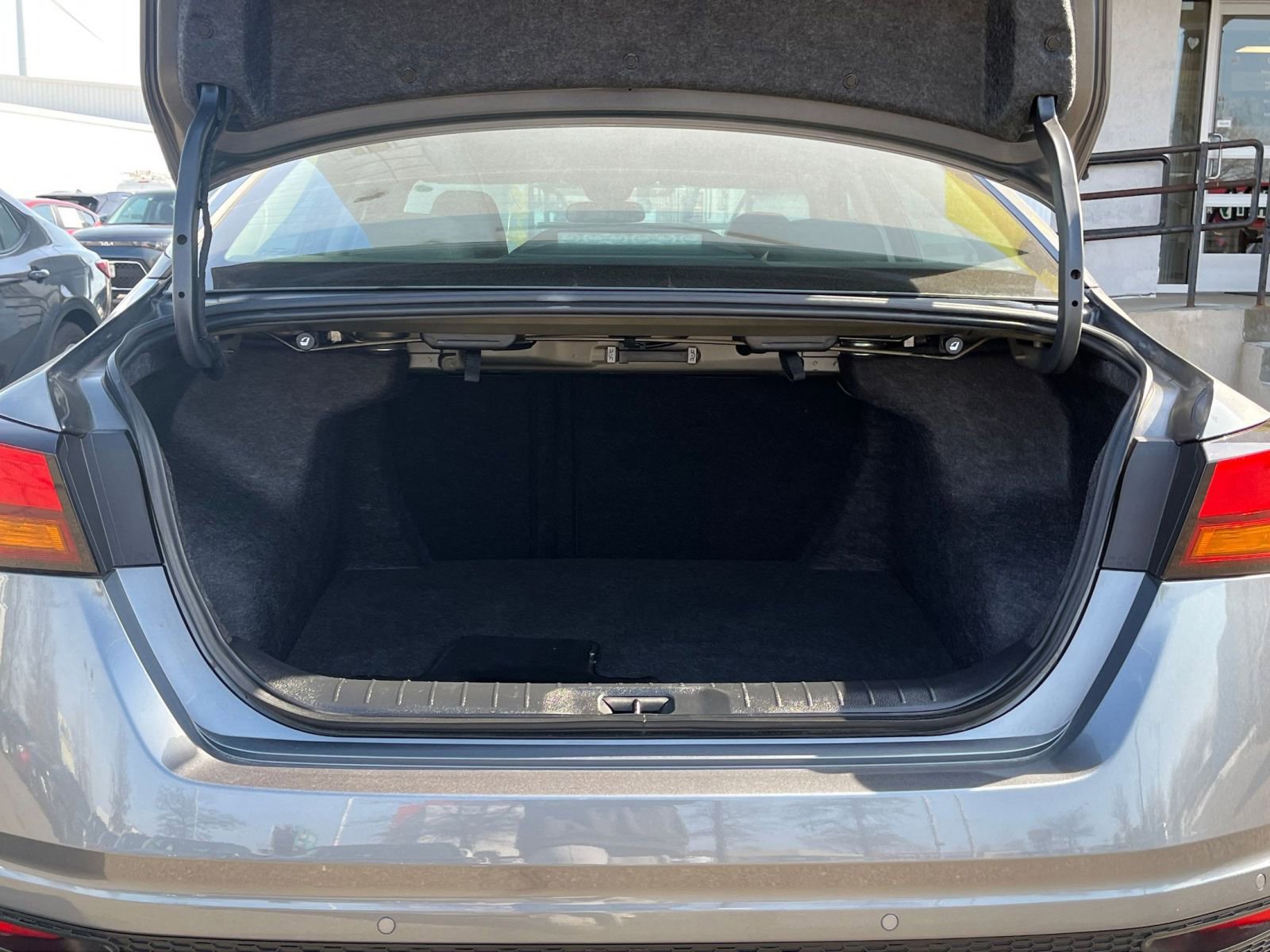 Used 2025 Nissan Altima 2.5 SV image 27