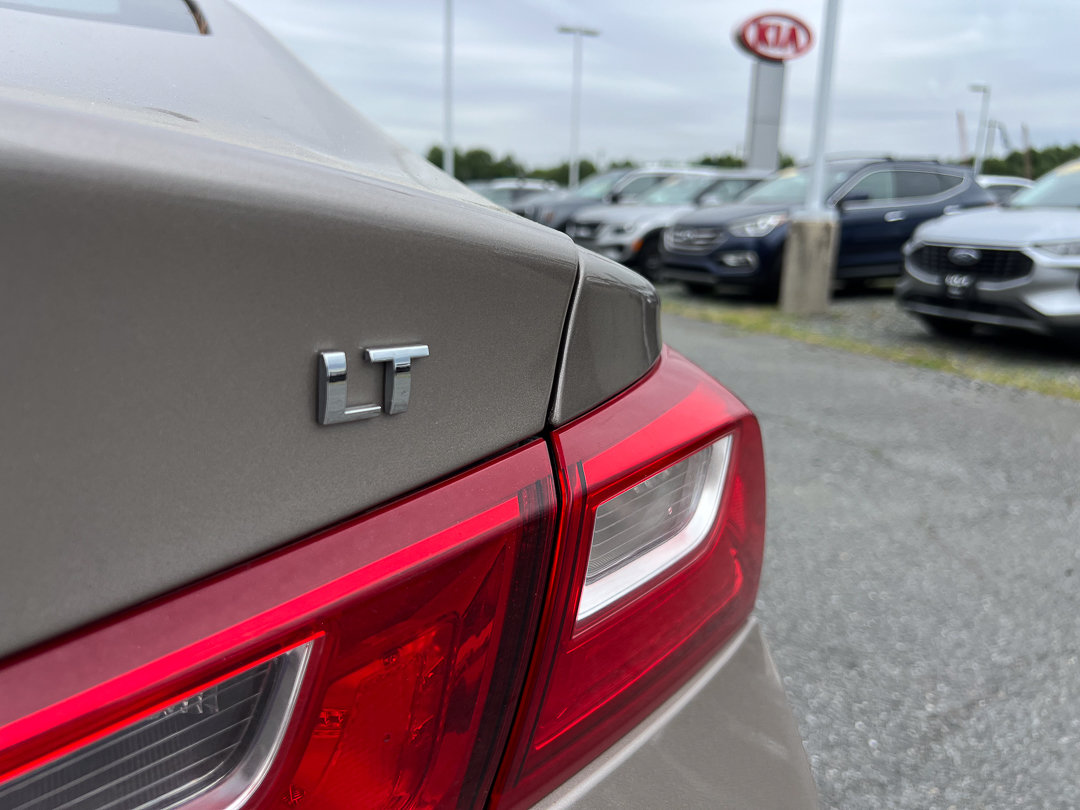 Used 2023 Chevrolet Malibu LT w/ Driver Confidence Package FWD image 5