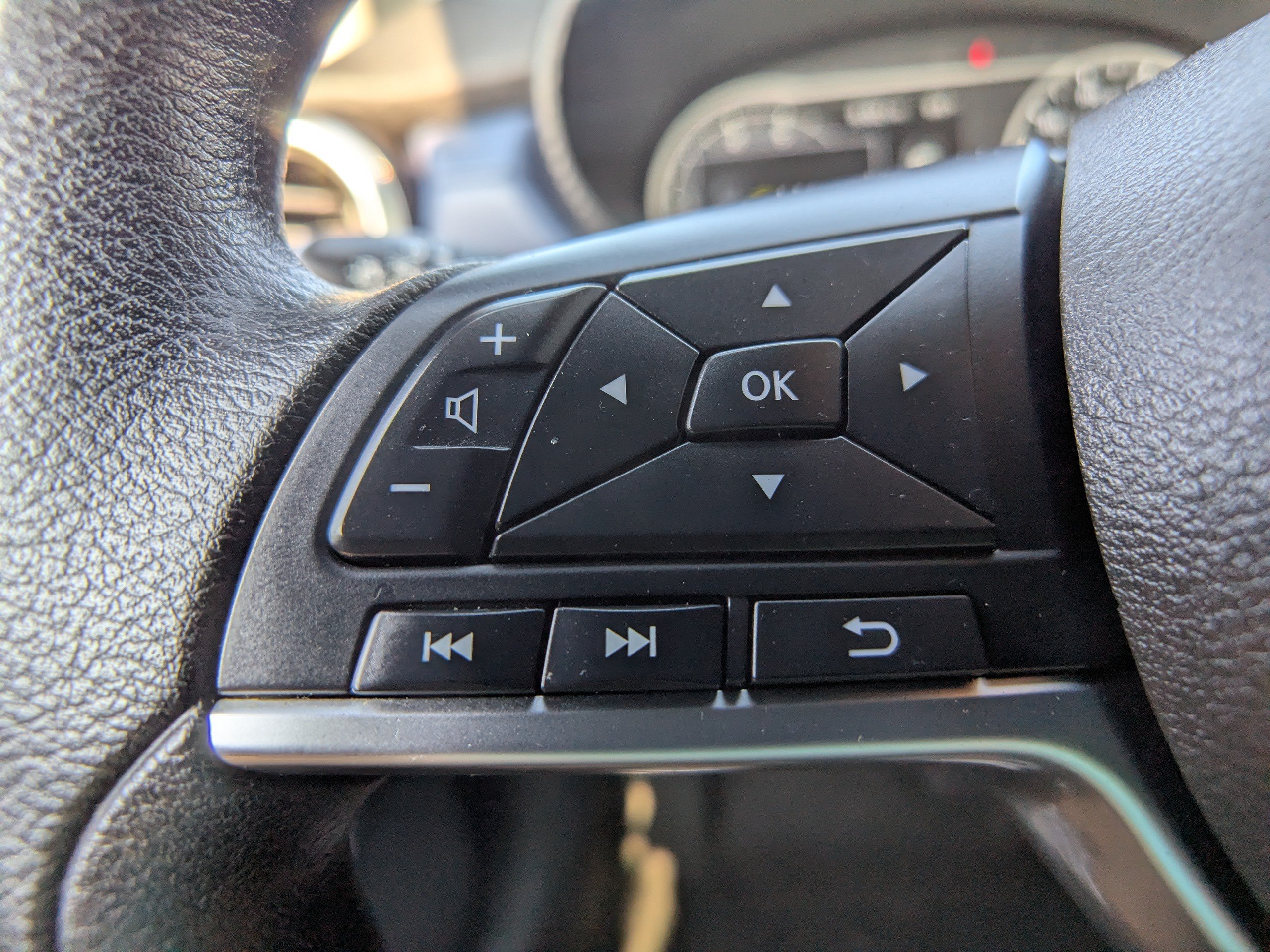 Used 2024 Nissan Versa SV FWD image 24