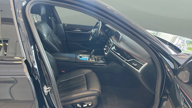 Used 2019 BMW 750i xDrive w/ M Sport Package AWD/4WD image 20