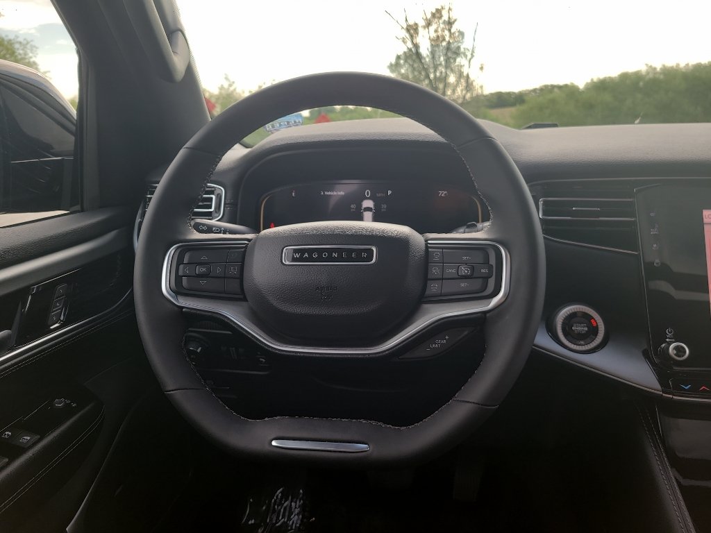 Used 2024 Jeep Wagoneer Series II AWD/4WD image 32