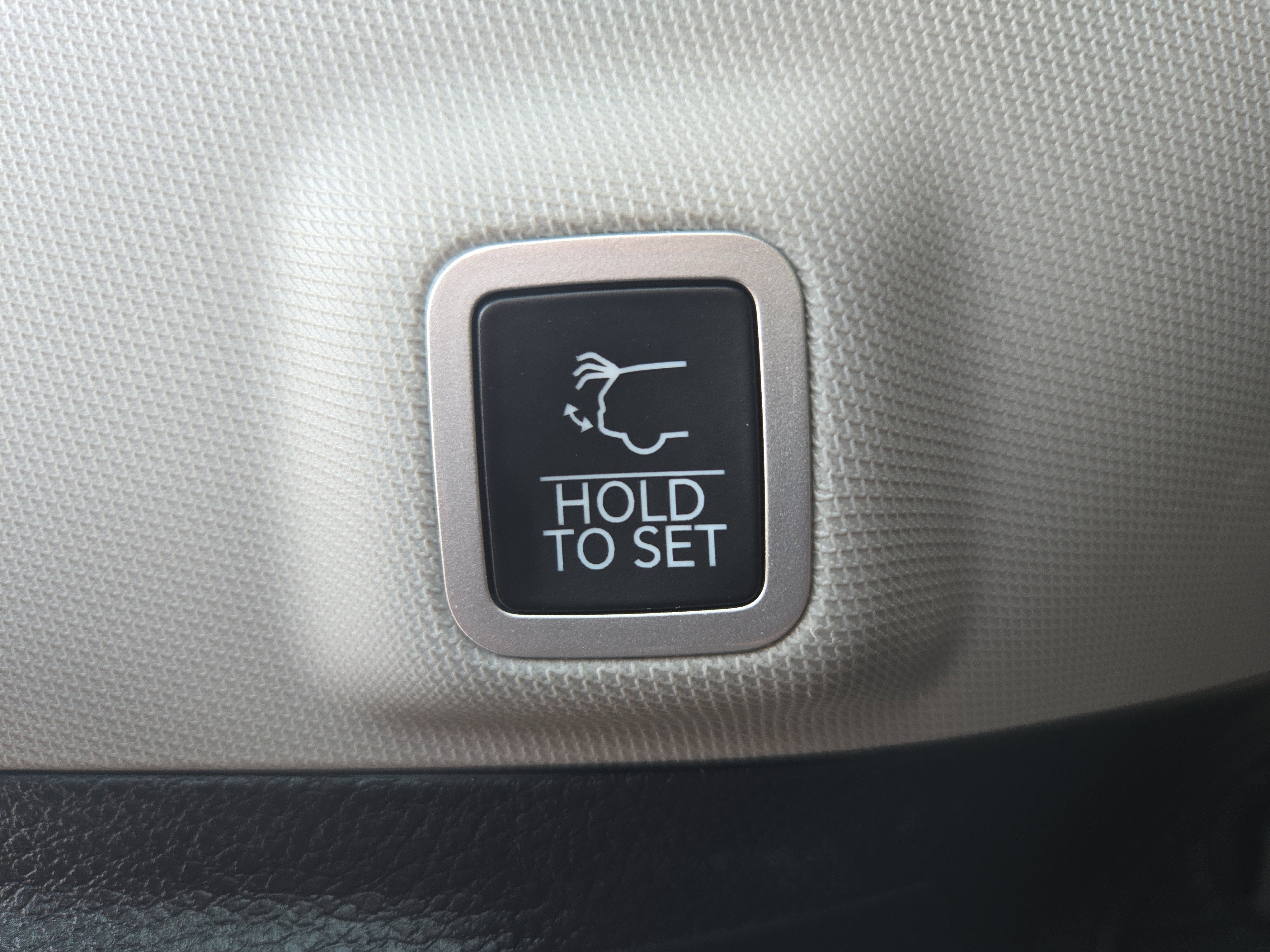 Used 2024 Jeep Grand Cherokee Limited image 10