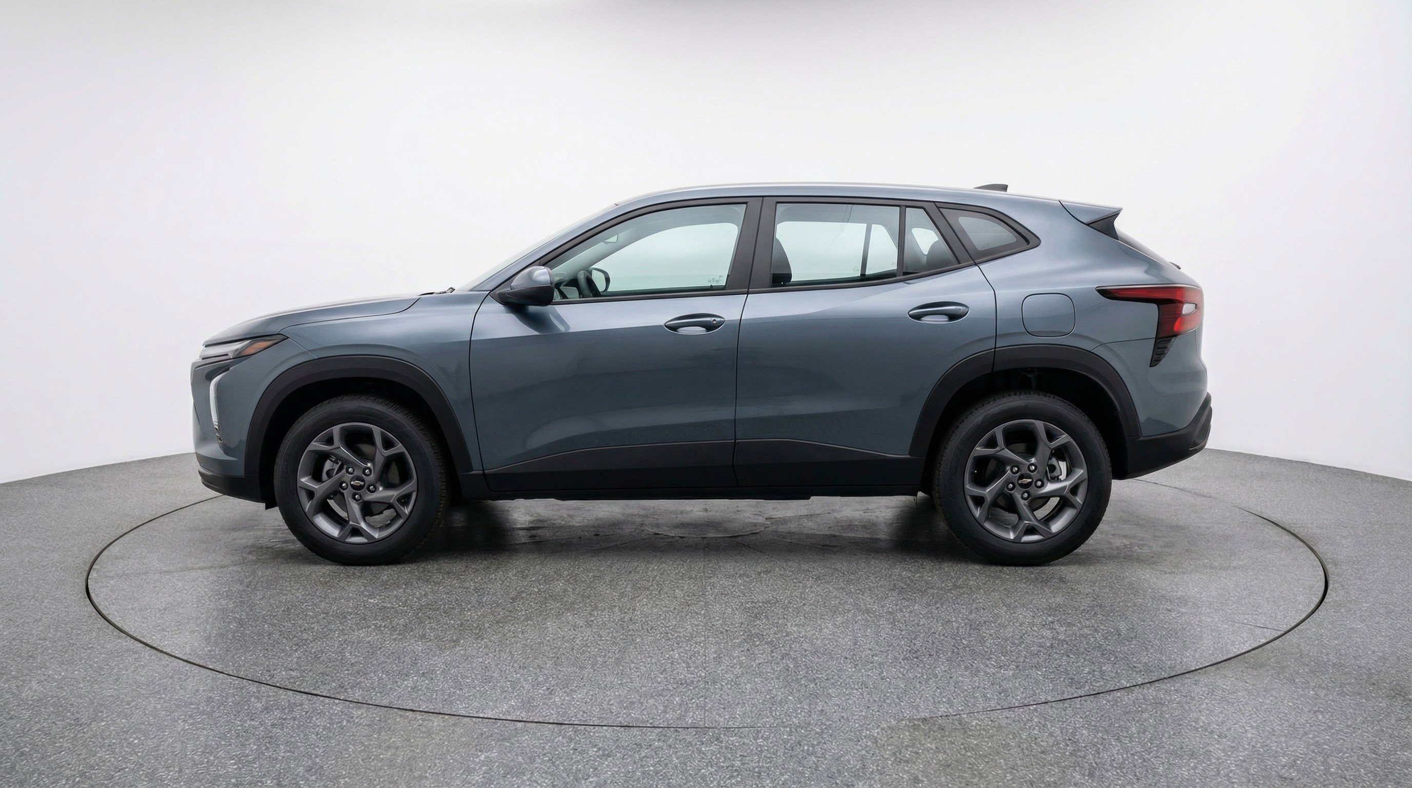 Used 2025 Chevrolet Trax LT FWD image 5