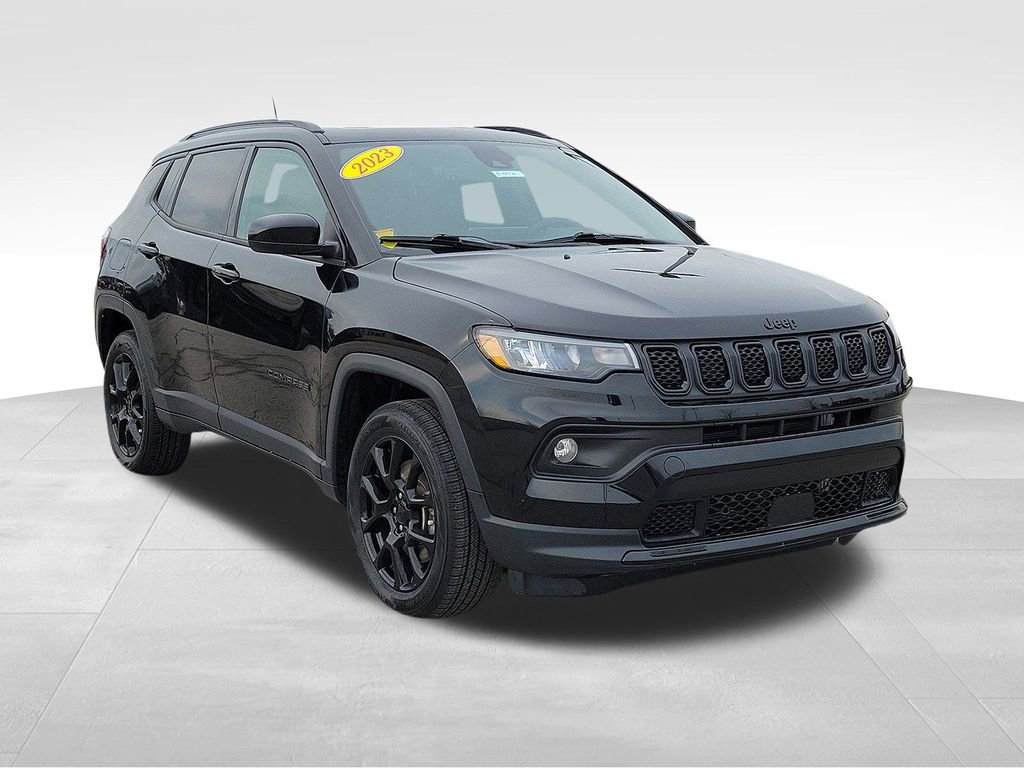 Used 2023 Jeep Compass Altitude w/ Sun and Sound Group image 3