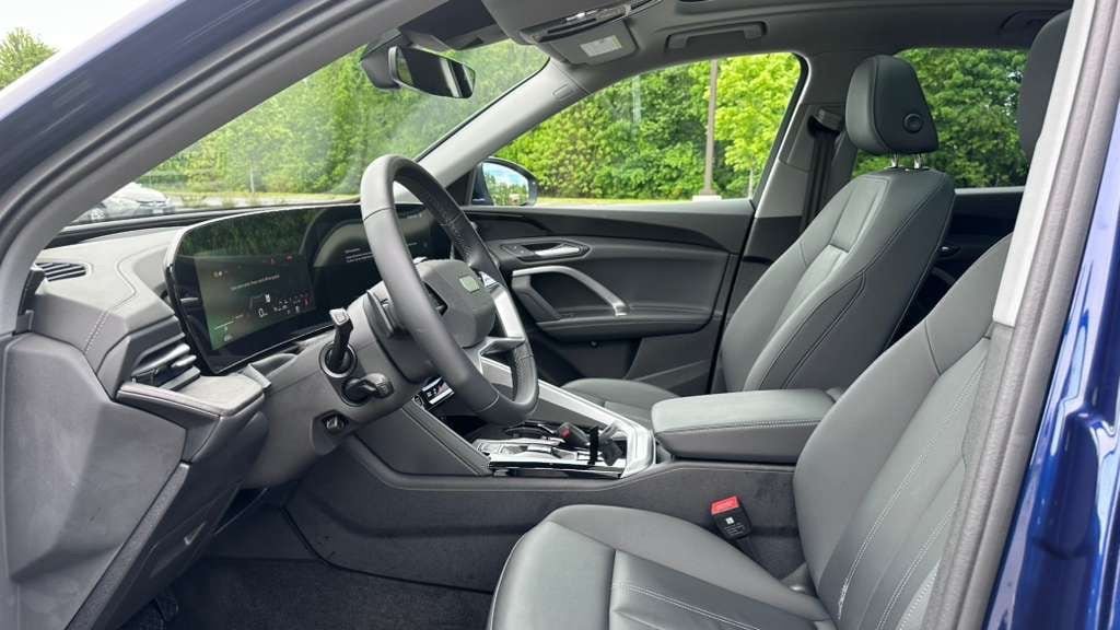 Used 2025 Audi Q5 Premium w/ Convenience Package AWD/4WD image 14