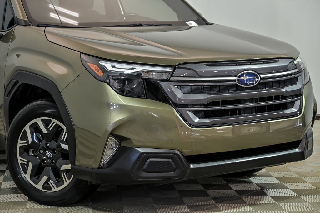 Used 2025 Subaru Forester Premium AWD/4WD image 2