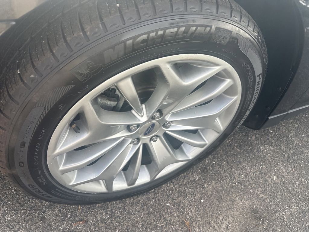 Used 2017 Ford Taurus Limited FWD image 5