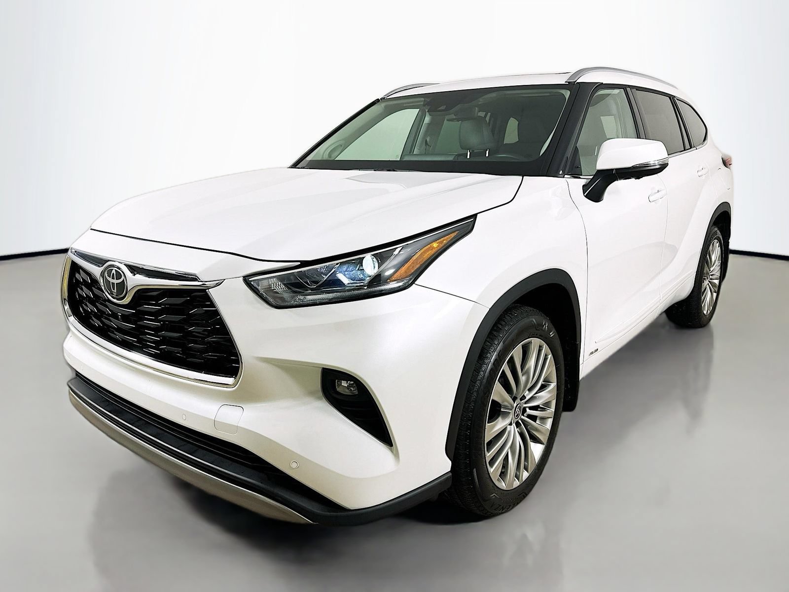 Used 2025 Toyota Highlander Platinum