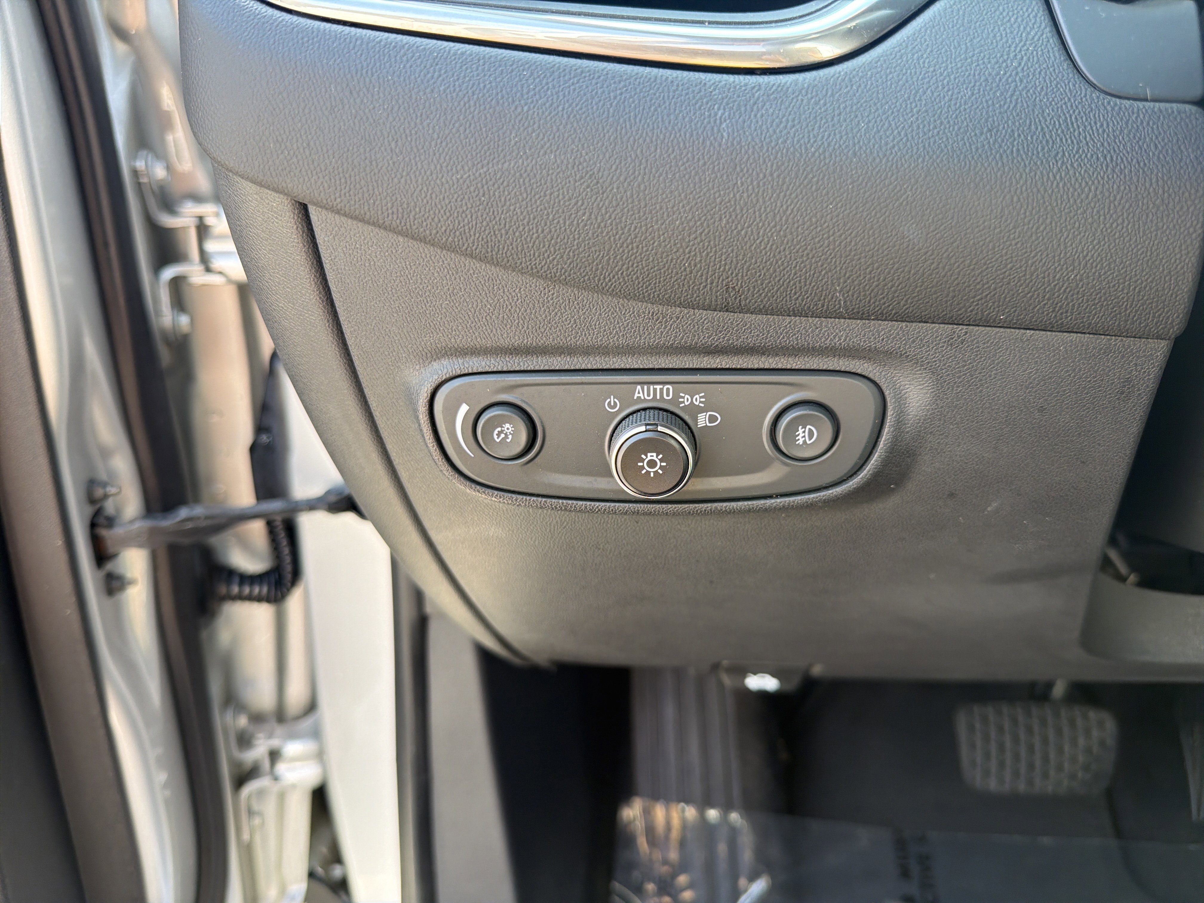 Used 2020 Chevrolet Equinox LT FWD image 34