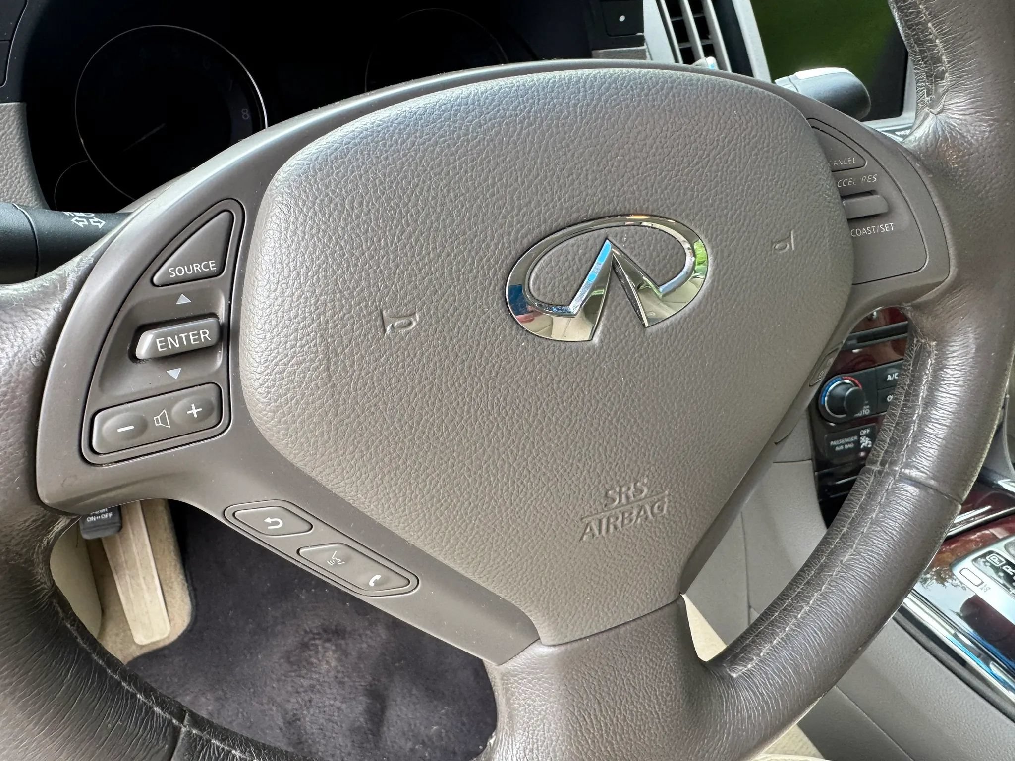 Used 2014 INFINITI Q60 Convertible w/ Premium Package RWD image 44