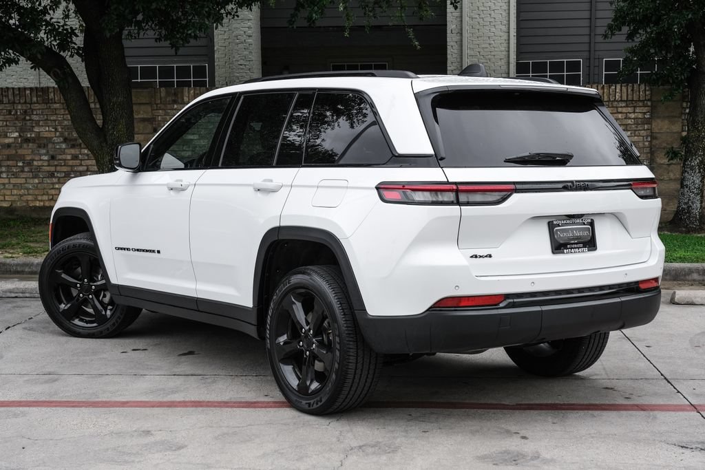 Used 2023 Jeep Grand Cherokee Altitude AWD/4WD image 19