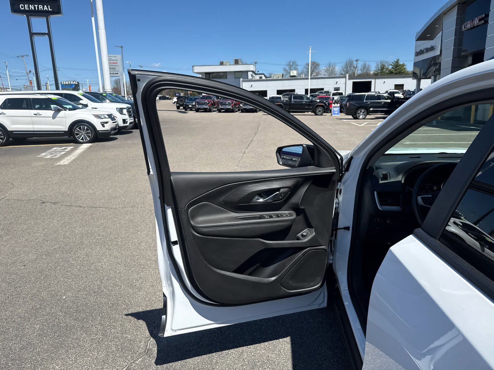 Used 2023 GMC Terrain SLE w/ Driver Convenience Package AWD/4WD image 12