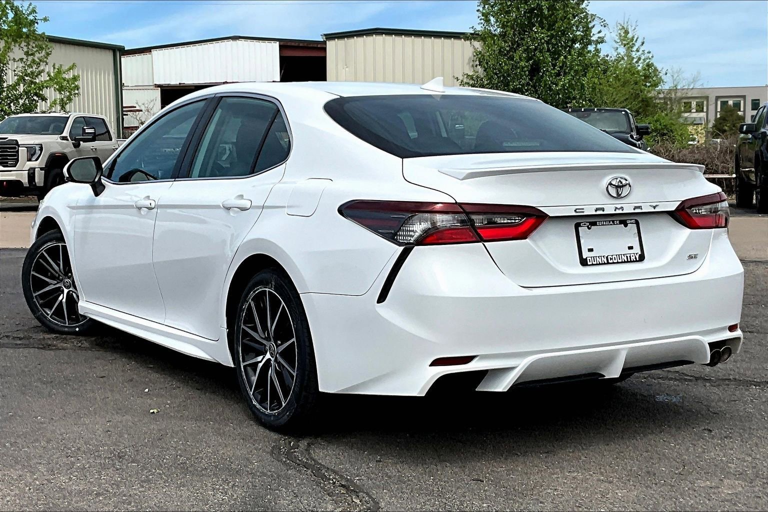 Used 2023 Toyota Camry SE image 12