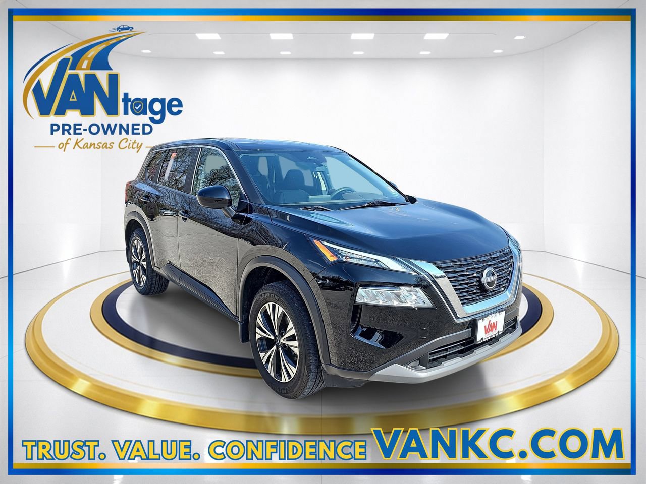 Used 2023 Nissan Rogue SV image 3