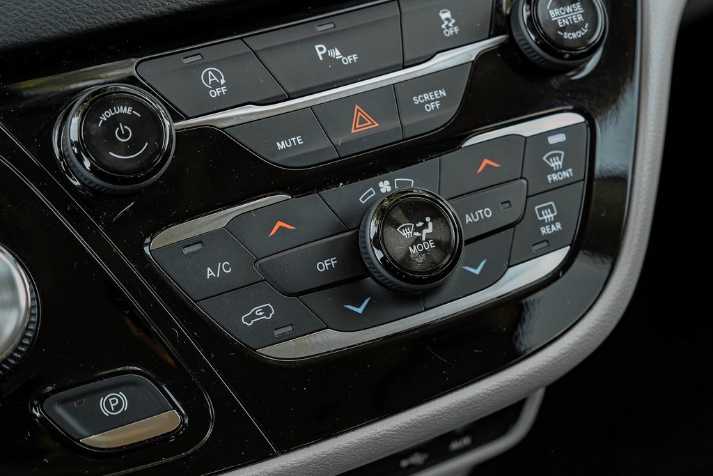 Used 2019 Chrysler Pacifica Touring-L image 32