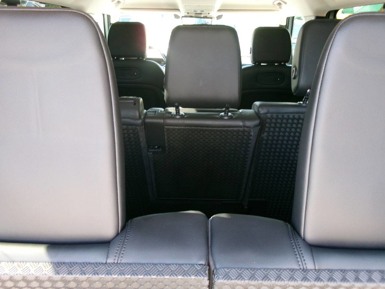 Used 2020 Land Rover Defender 110 SE image 19