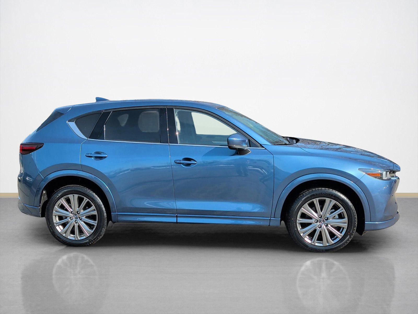 Used 2023 MAZDA CX-5 Signature image 2