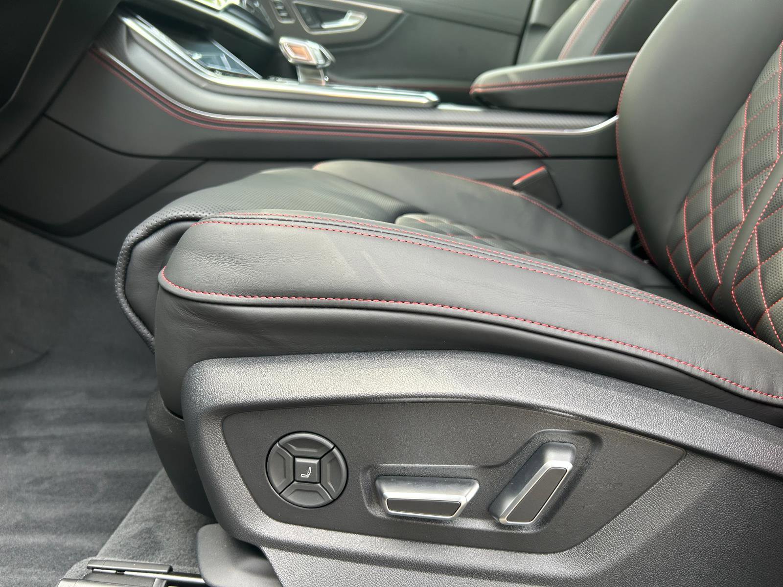 New 2026 Audi SQ7 Prestige image 14