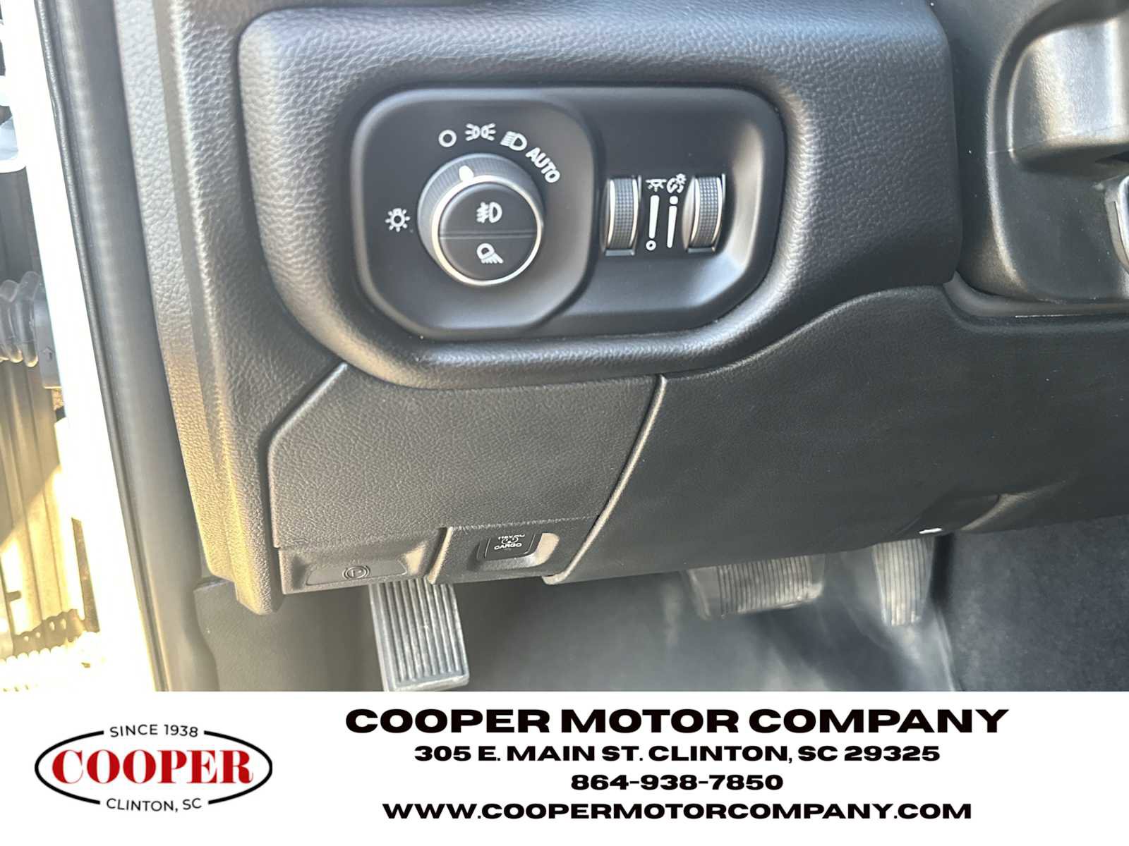 Used 2024 RAM 3500 Laramie image 29